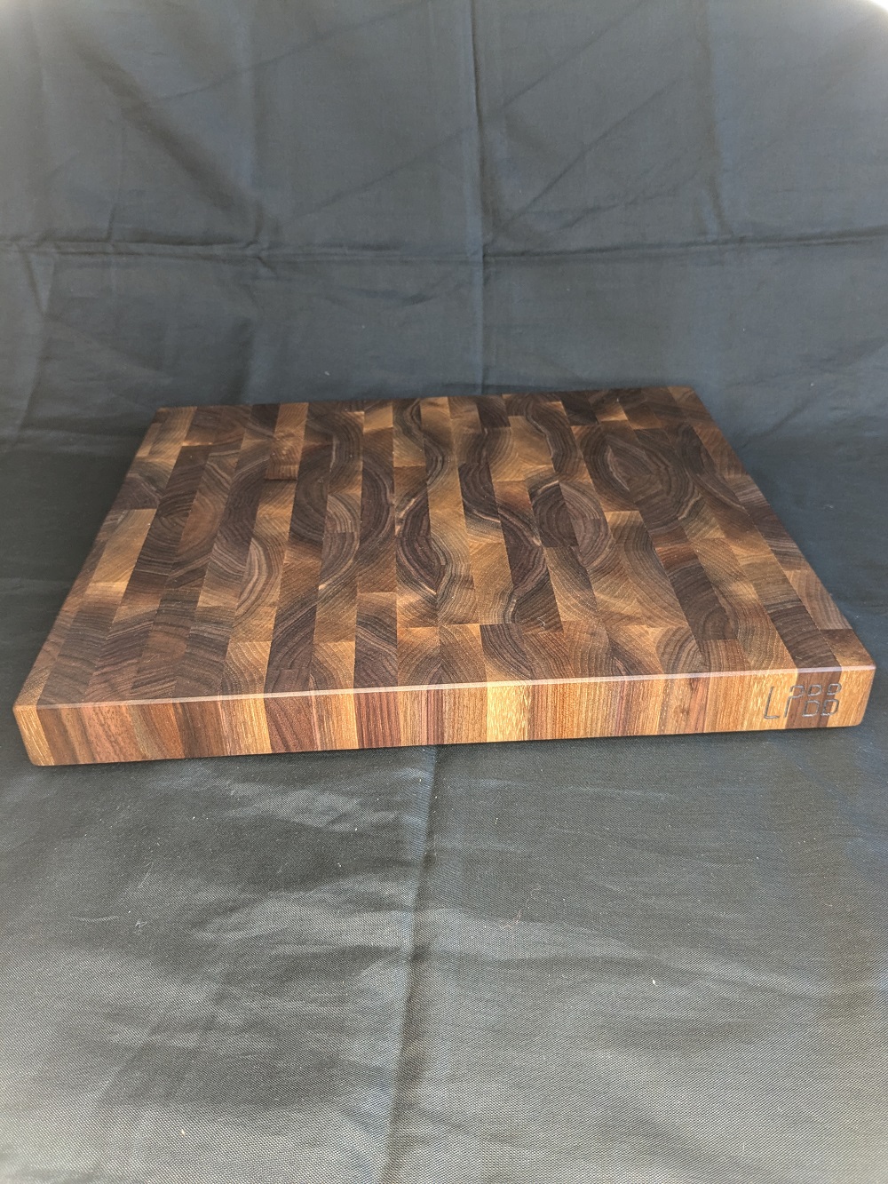 planche-a-decouper-bois-noyer-noir