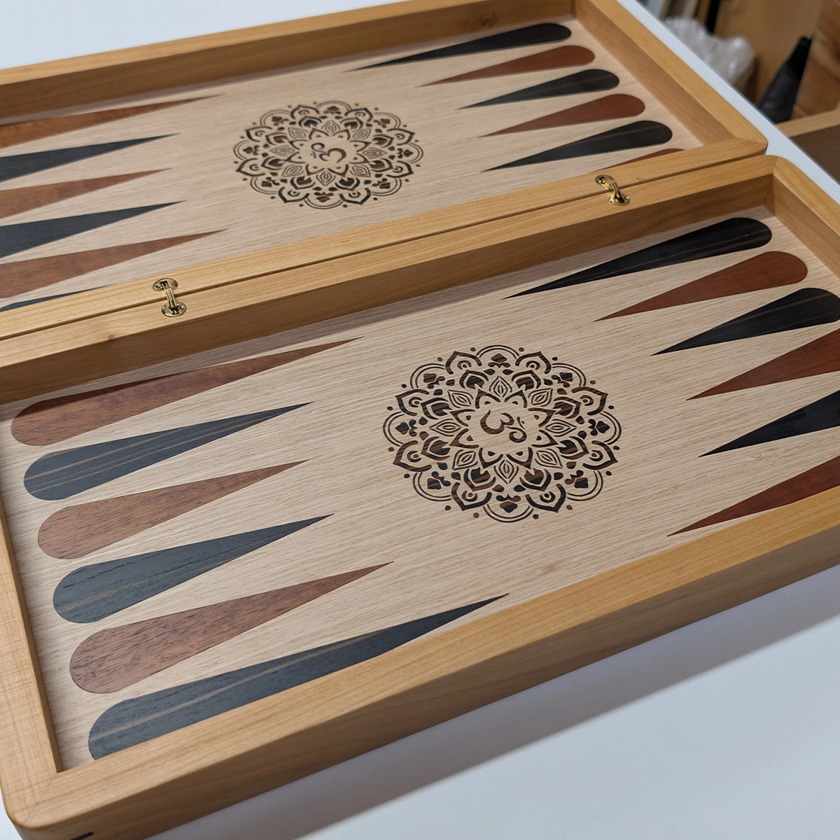 Plateau de Backgammon « Om » – Édition Limitée N°6/10 – Image 7